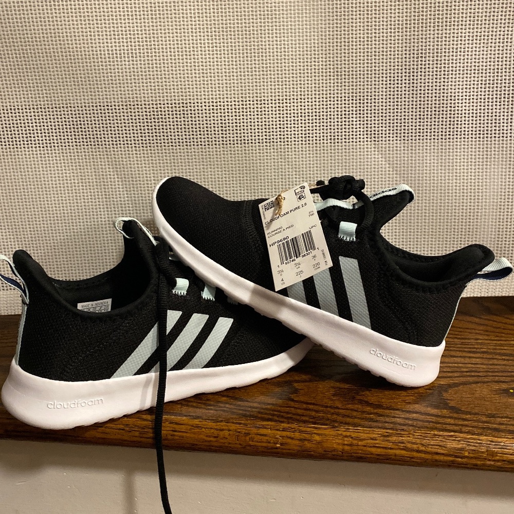 Girls Adidas Cloudfoam Pure 2.0 NWT - Size 4